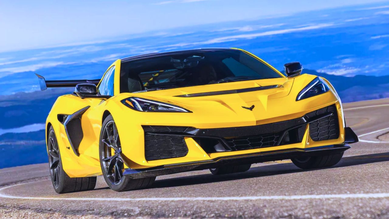 new-corvette-zr1-a-1064bhp-twin-turbo-speed-machine